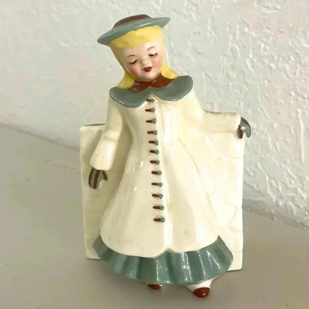 Vintage, Florence ceramics, California lady figurine 1940’s